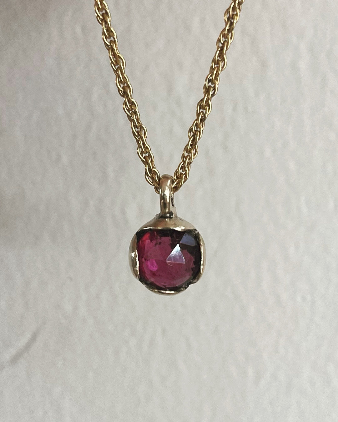 Mesmerizing 14k Gold Garnet Pendant Necklace